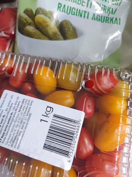 pārtikas produktiem paredzētais iepakojums atbilst noteiktām prasībām, lai nodrošinātu patērētāju drošību un aizsardzību Atbildība par produktu atbilstību gulstas uz ražotājiem importētājiem pārdevējiem importētājiem pārdevējiem importētājiem pārdevējiem